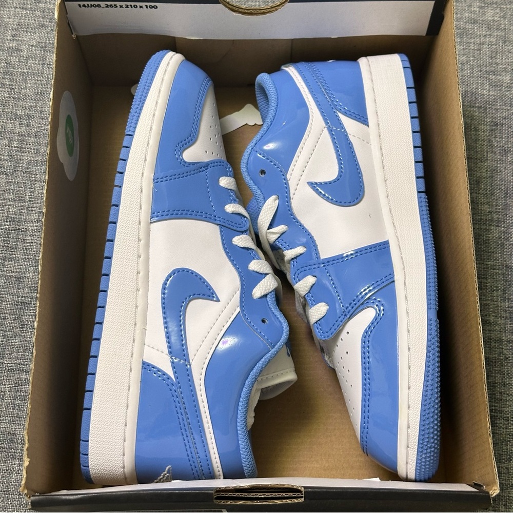 Jordan Air 1 Low SE White and Legend Blue